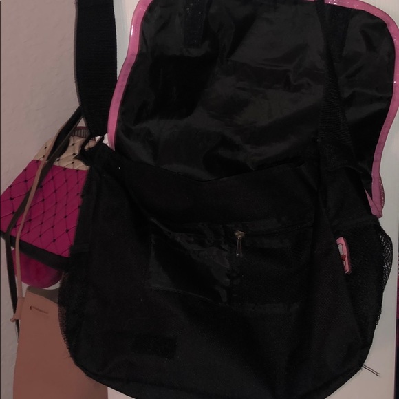 Hello Kitty Crossbody - Picture 2 of 2